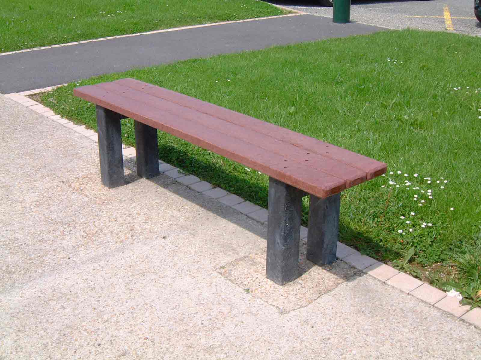 banc-marron-noir-plastique-recycle-3